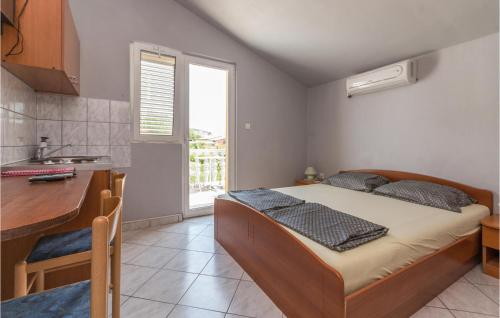 a bedroom with a bed and a kitchen with a sink at Gorgeous Apartment In Kakma With Wifi in Kakma