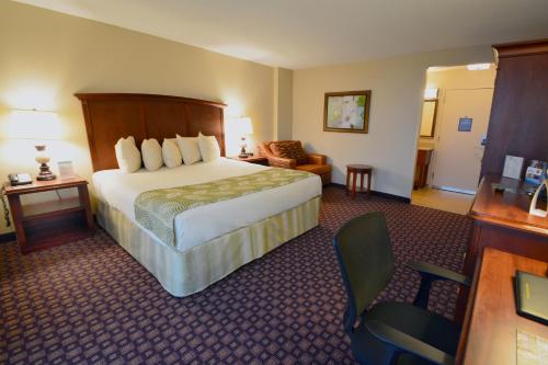 Rosen Inn Closest to Universal Image