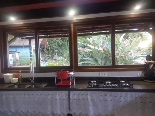 Dapur atau dapur kecil di Chalés Lumiar - Casas temporada