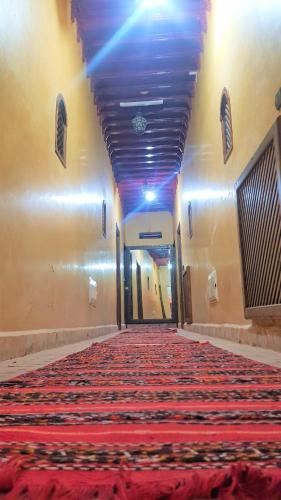 a hallway with a large rug on the floor at Hôtel Restaurant Les Etoiles Du Toubkal in Imlil