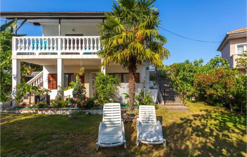 Κήπος έξω από το Nice Apartment In Gabonjin With Wifi