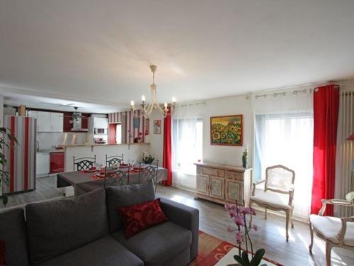 Appartement Confortable à Remiremont, Proche Centre et Commerces, Garage et Wifi Inclus - FR-1-589-132