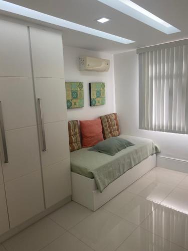 Apartamento de luxo, 3 quartos, Cabo Frio-RJ tesisinde bir oturma alanı