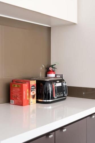 a toaster sitting on top of a kitchen counter at Holiday Rental 6 KING BD 12PPL in Truganina