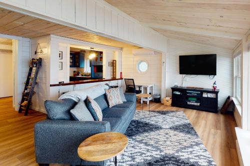 Dark Harbour Cottage – Photos 2