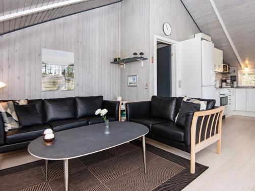 Gallery image of 6 person holiday home in Bl vand in Blåvand