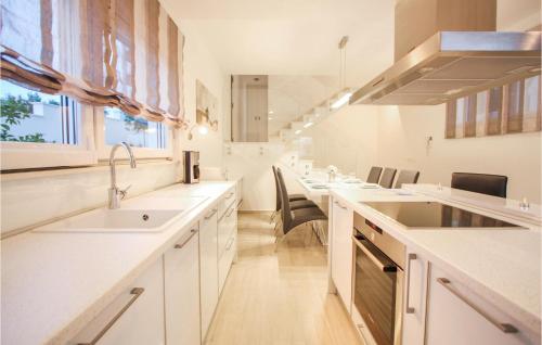 Amazing Home In Okrug Gornji