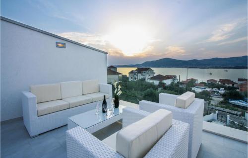 Amazing Home In Okrug Gornji