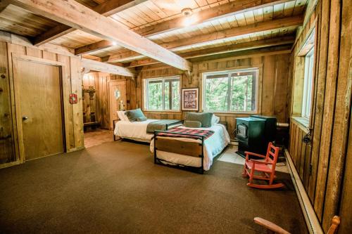 a bedroom with a bed and a desk in a cabin at Northern Nights Chalet by Wanderlust Abodes in Bellaire