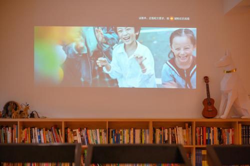 A television and/or entertainment centre at Cheng Jin Hotel