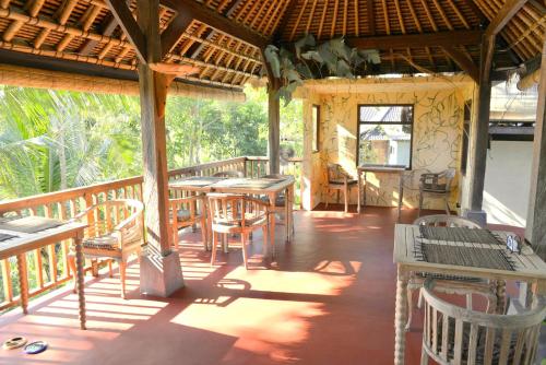 En restaurant eller et andet spisested på Prashanti Bali
