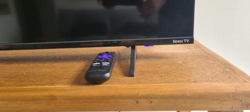a remote control sitting in front of a television at Pedacito de cielo in Progreso