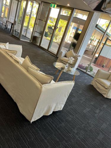Un lugar para sentarse en John Hunter Motel Muswellbrook