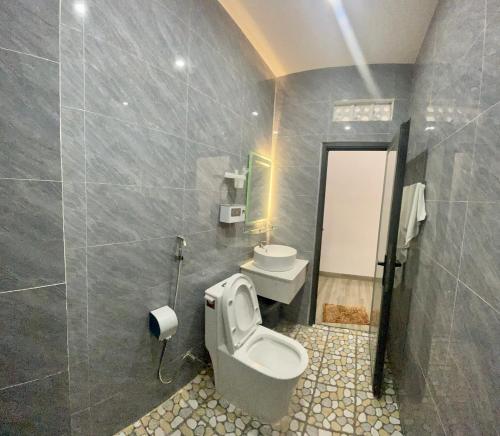 Ванная комната в Chiến Cảnh Hotel