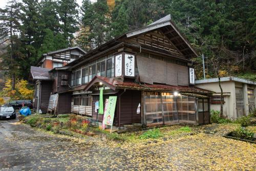 an old wooden building sitting on the side of a street at Setoguchi in Tokamachi