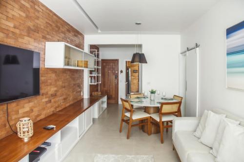 Pineapples GS703 - Apartamento para ate 4 pessoas em excelente localizacao a 100m da praia do Leme