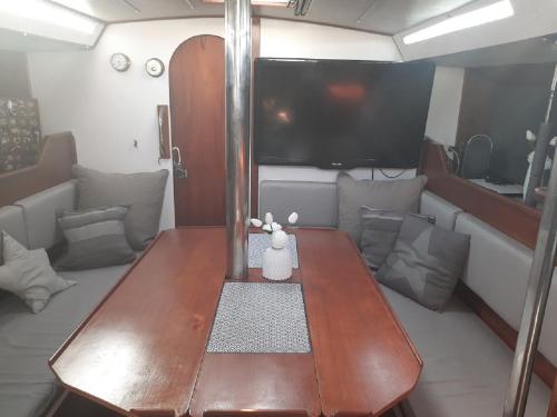 Afbeelding uit fotogalerij van Voilier logement spacieux à louer au port - Gruissan Plage - 11 Aude in Gruissan