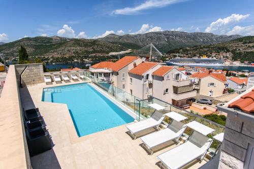 Swimmingpoolen hos eller tæt på Vila Curic