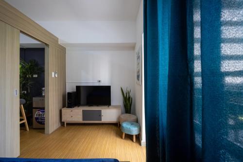 Телевизор и/или развлекательный центр в Bella Vita at Grace Residences
