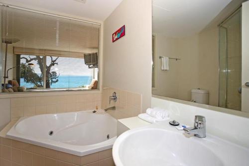 Ένα μπάνιο στο Apartment 7 Kalimna