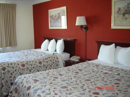 מיטה או מיטות בחדר ב-Tonopah Station Hotel and Casino