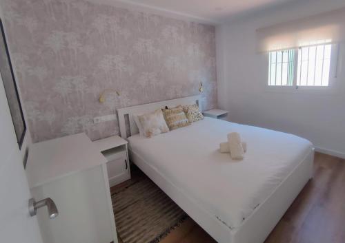 Posteľ alebo postele v izbe v ubytovaní Mediterraneo Carihuela - Torremolinos