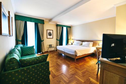 Posteľ alebo postele v izbe v ubytovaní Ambassador Palace Hotel