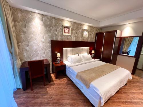 Кровать или кровати в номере Luxury Oasis Apartment