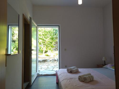 Posteľ alebo postele v izbe v ubytovaní Holiday Home with free parking by the beach