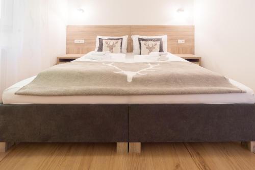 Katil atau katil-katil dalam bilik di Praga Apartments & Restaurant Zell am See-Kaprun
