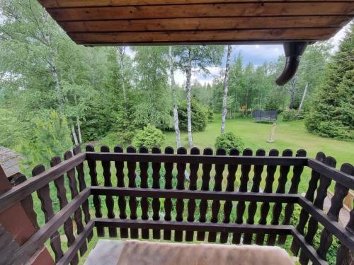 a balcony with a wooden fence and a view of a yard at Chata Anna in Nižné Hágy