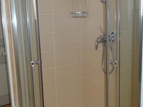 Koupelna v ubytování Bel Apt T2 Climatisé 40 m² avec Terrasse, Proche Plages, Garage, Cavalaire-sur-Mer - FR-1-100-123