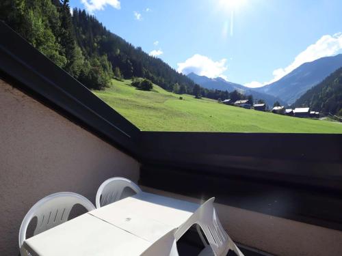 Photo de la galerie de l'établissement Duplex ensoleillé 40m² pour 4 pers. - Loggia, Wifi, proche commerces et navette enfants - FR-1-342-259, à Beaufort