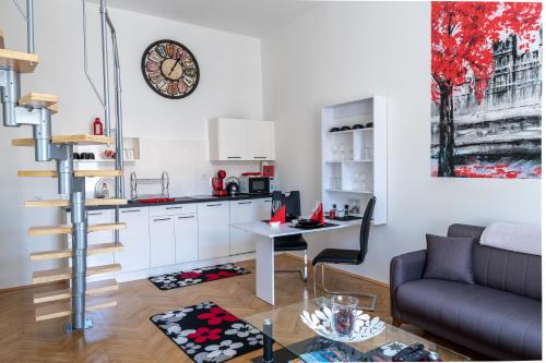 a kitchen and living room with a table and a couch at Biztos Kuckó in Szeged