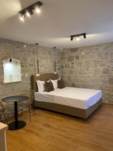 a bedroom with a bed and a table in it at La Taberna in Kaštela