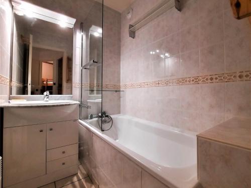 a bathroom with a white tub and a sink at Charmant studio cabine 4 pers. aux Bruyères, pied des pistes, animaux permis - FR-1-452-7 in Les Menuires