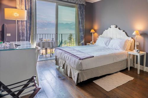 a bedroom with a bed and a large window at Borgo Le Terrazze in Bellagio