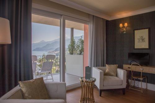 a living room with a view of a living room at Borgo Le Terrazze in Bellagio