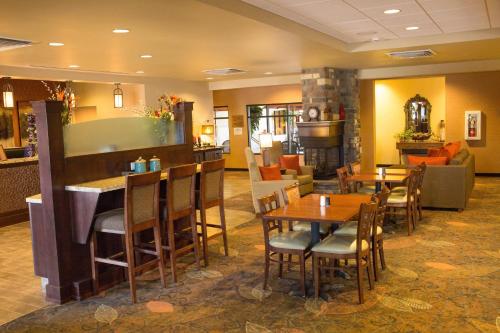 Χώρος καθιστικού στο Little Missouri Inn & Suites Watford City