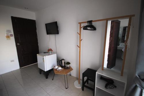 a room with a mirror and a table and a television at Hua Hin Paradise Guesthouse in Hua Hin