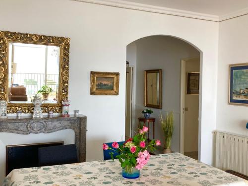 Ein Bett oder Betten in einem Zimmer der Unterkunft AJACCIO VUE MER, 3 chambres, 6 personnes
