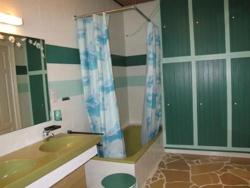 Koupelna v ubytování Ferienwohnung Alte Grundschule Berdum 2