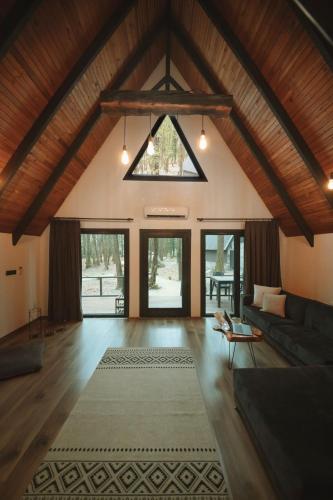 a living room with a couch and a rug at Meselik Park Bungalov in Sapanca