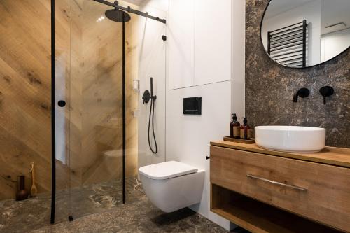 Ένα μπάνιο στο TatryTop Apartamenty przy stoku Białka Ski