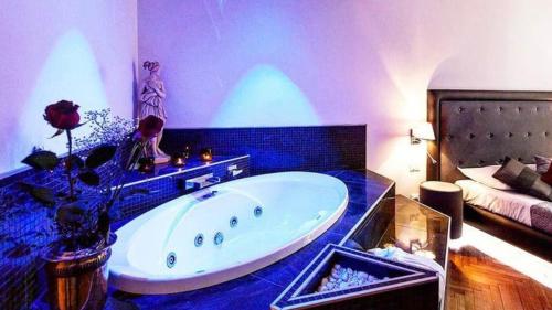 a large bathroom with a tub and a bed at Persia Collection Trevi in Rome