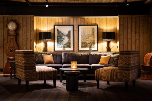a living room with a couch and two chairs and a table at Bardøla Fjelltun in Geilo