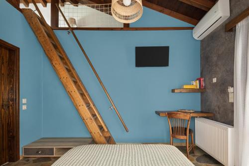 a room with a bed and a blue wall at Agramada in Arnaia