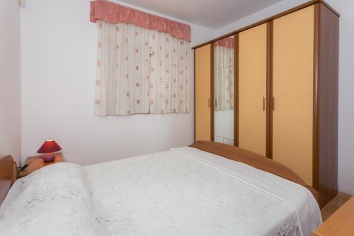 a bedroom with a large bed and a window at Holiday Home in Komarna