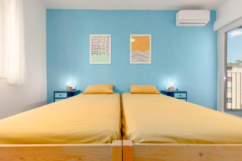 Un pat sau paturi într-o cameră la Nona Mileva Apartment