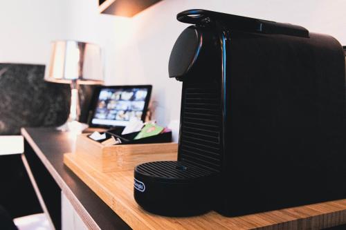 a computer monitor sitting on top of a desk at MountainPark | Event- und Tagungshotel in Kassel